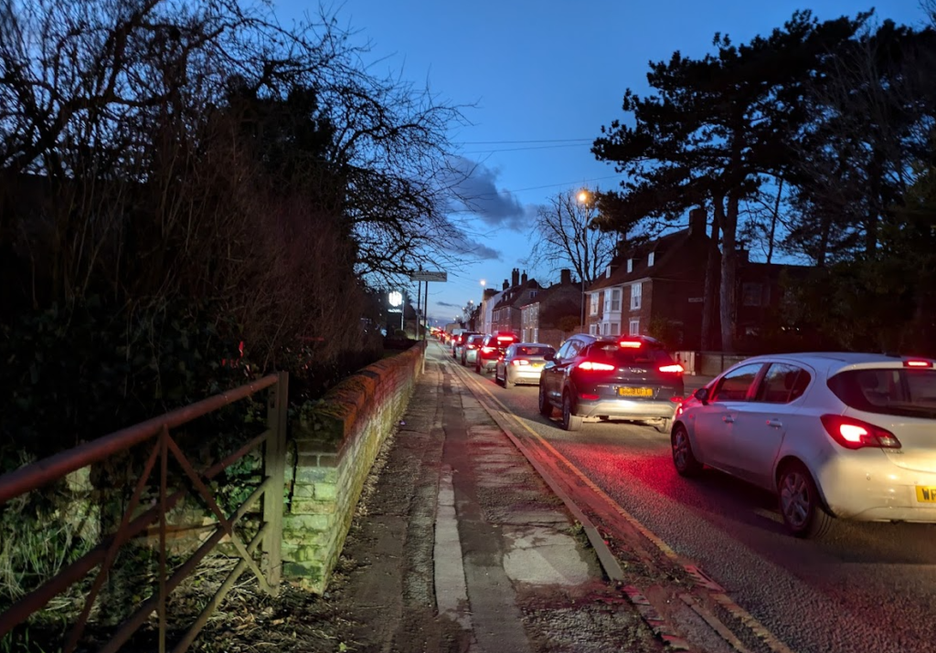 London Rd, Stony Stratford - Old Stratford rush hour traffic today